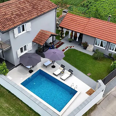 Tatil Evi 3 Bedroom In Lucane