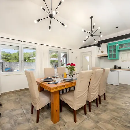 Tatil Evi 3 Bedroom In Lucane