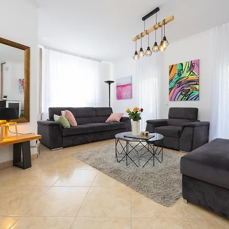 Tatil Evi 3 Bedroom In Lucane